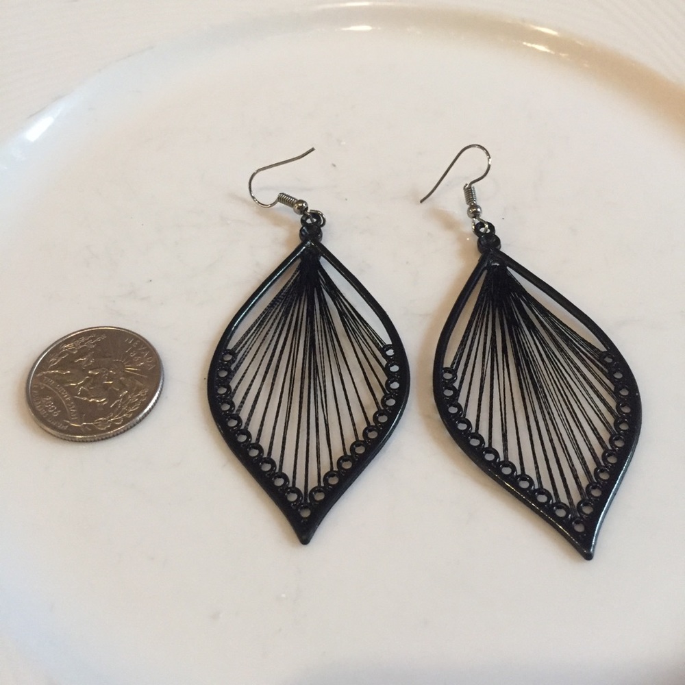 ๐ Awesome large threaded Leaf earrings ๐ - Picture 3 of 3